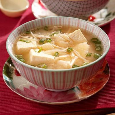soupe miso au tofu et enoki