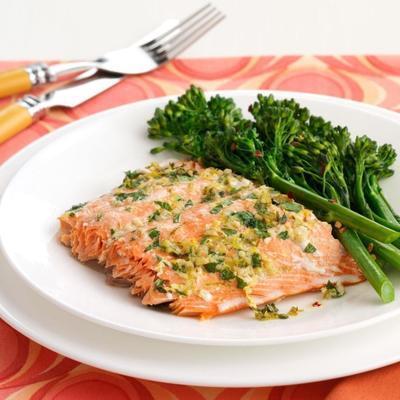 saumon rôti aux agrumes et aux herbes