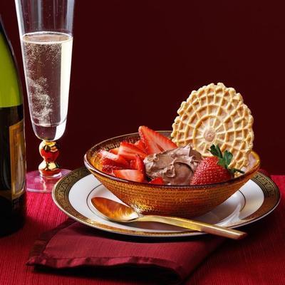 pizzelles nappées de fraises et de champagne