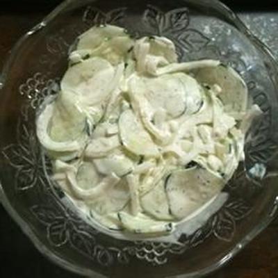 salade de concombre fraîche de ma grand-mère