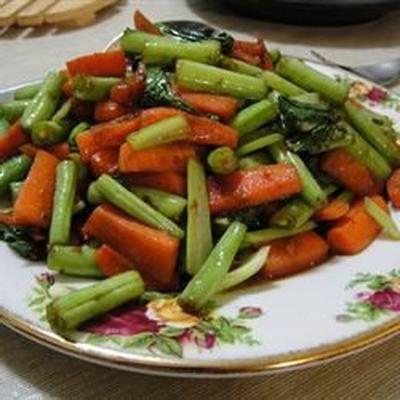 bok choy, carottes et haricots verts