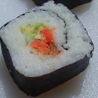 rouleau de sushi au saumon fumé