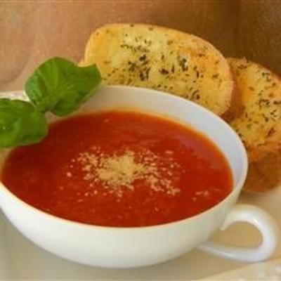 Soupe zestée de tomates pour un