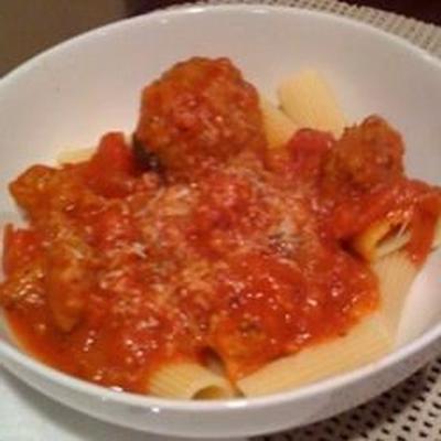 sauce italienne et boulettes de viande de grand-mère