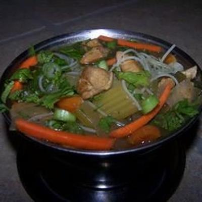 soupe au poulet et aux nouilles thaïlandaises