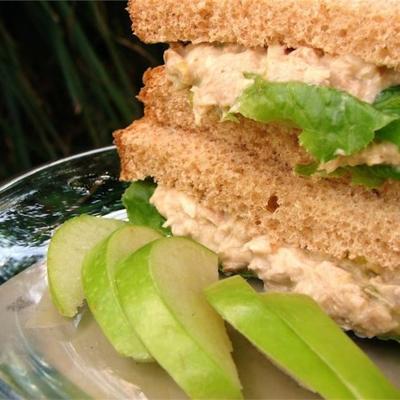 garniture de sandwich à la salade waldorf au thon darra