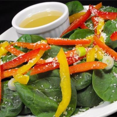 salade d'épinards et de poivrons rouges super facile