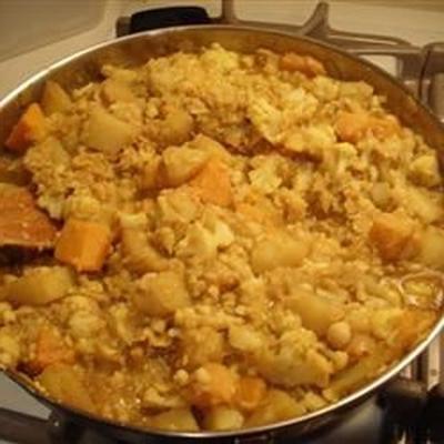 courge au curry, haricots garbanzo et ragoût de pommes de terre