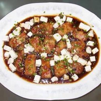 filet de poisson blanc cuit à la vapeur avec du tofu (à la cantonaise)