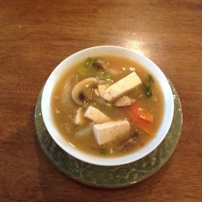 soupe de tofu piquant et aigre (suan la dofu tang)