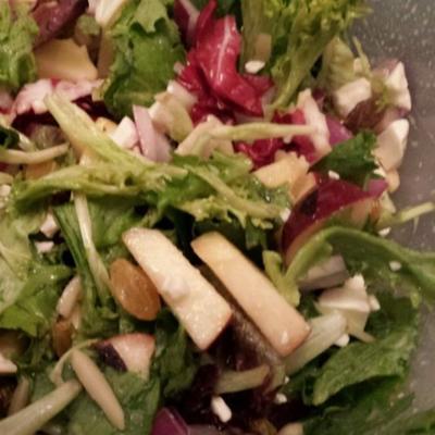 salade croquante aux pommes et aux amandes