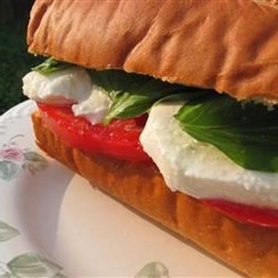 sandwich au basilic, tomates et mozzarella