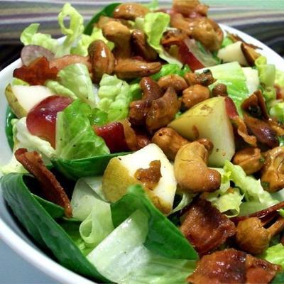 salade de noix de cajou au curry, de poire et de raisin