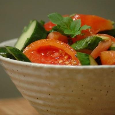 salade de concombre tomate à la menthe