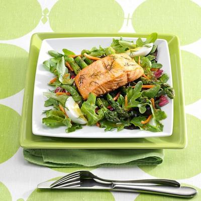 salade d'asperges au saumon grillé