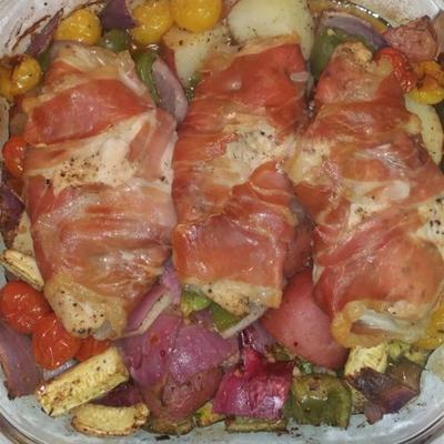 poulet enveloppé de parmes aux légumes méditerranéens