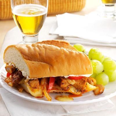 sandwichs au sous-marin de fajita au poulet chili