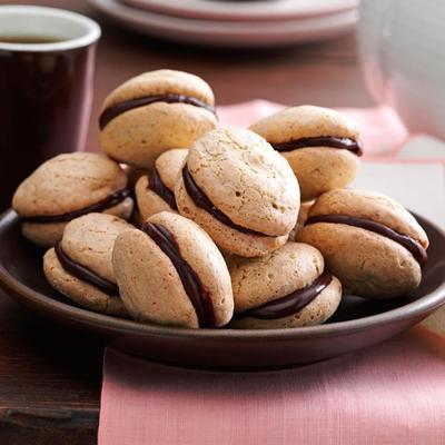 macarons à la pistache fourrés au chocolat