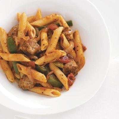 penne avec saucisse italienne et poivrons