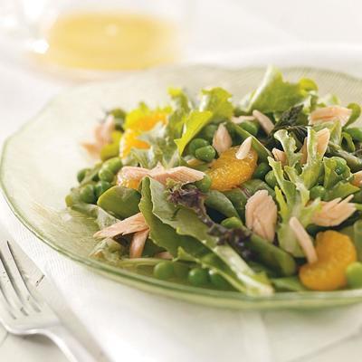 salade d'asperges, d'orange et de saumon fumé