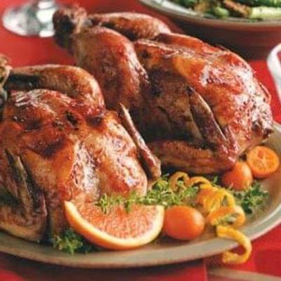 Poulet gibier rôti à la sauce aux fraises