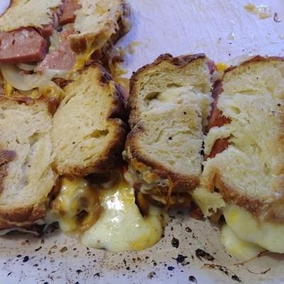 sandwichs grillés au spam®, à la tomate, au cheddar et aux oignons doux
