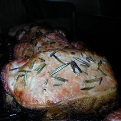 côtelettes de porc farcies italiennes grillées à la planche d'érable