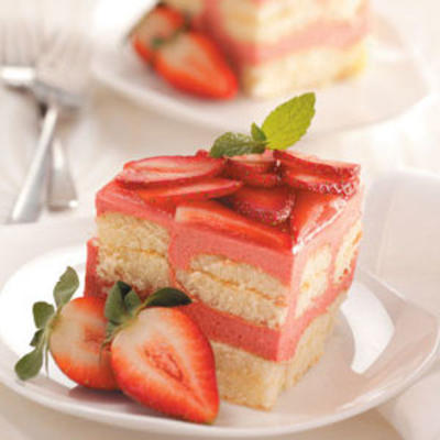 gâteau au réfrigérateur rhubarbe-fraise
