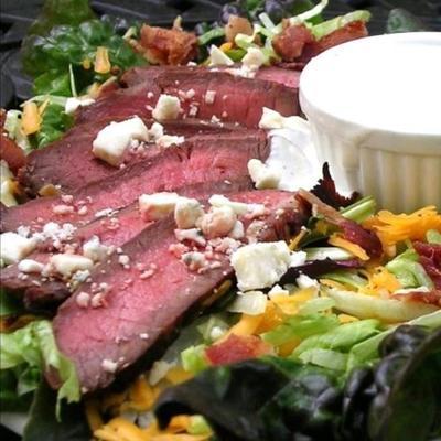 Salade de fer plat au fromage bleu bacon