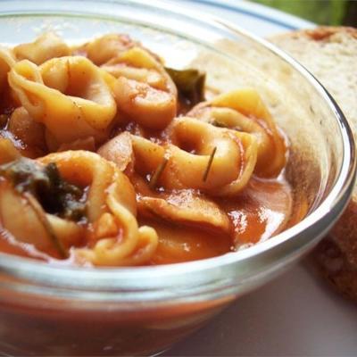 soupe de dinde garbanzo et de chou frisé avec pâtes