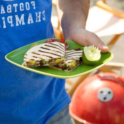 deux quesadillas de teriyaki grillées