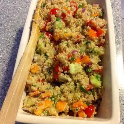 salade de légumes au quinoa avec vinaigrette piquante