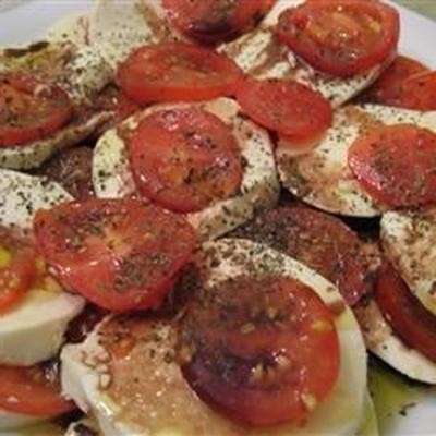 salade de tomates mozzarella avec réduction balsamique