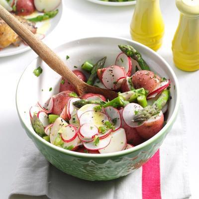 salade d'asperges de printemps fraîches