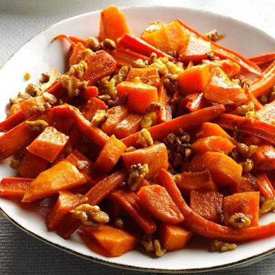 courge rôtie, carottes et noix