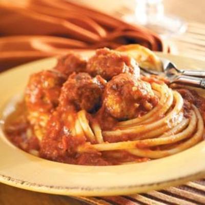 boulettes de viande légèrement épicées et sauce