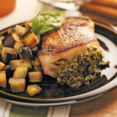 côtelettes de porc farcies au riz au pesto
