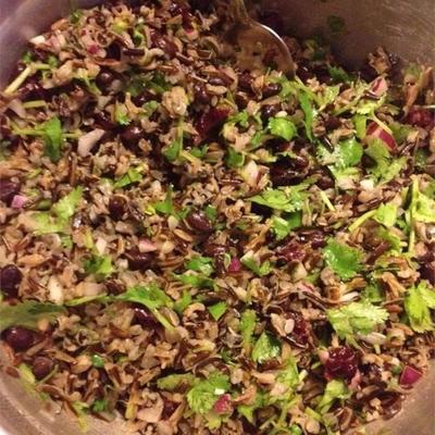 Salade de haricots noirs et riz sauvage