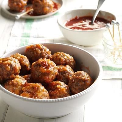 saucisse à la dinde farcie de boulettes de viande / de trempette aux canneberges