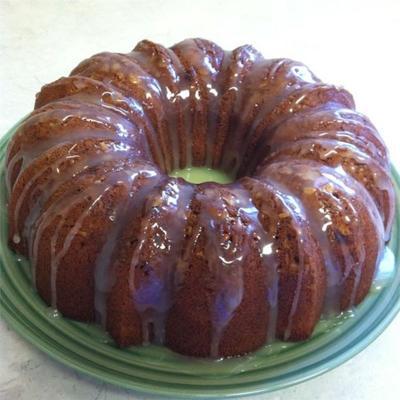 Gâteau aux bananes avec glaçage au caramel