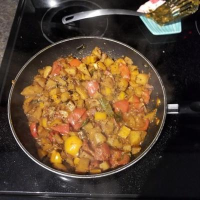 curry indien aux poivrons, tomates et pommes de terre