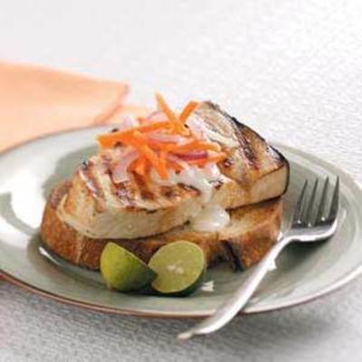 sandwich à l'espadon grillé à la cuillère avec carotte sl