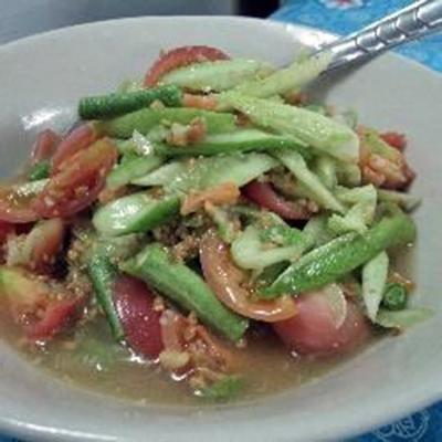 yam taeng (salade de concombre épicée)