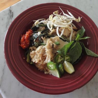 pad see ew (nouilles thai au boeuf et au brocoli)