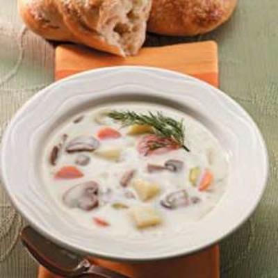 Soupe russe aux pommes de terre et aux champignons