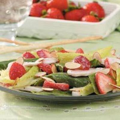 fraise, salade de poulet aux épinards