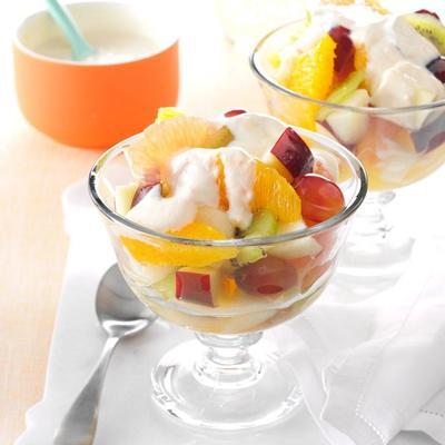 salade de fruits avec sauce au yaourt et aux agrumes