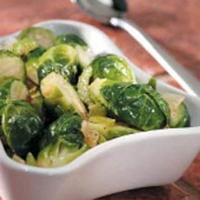 choux de Bruxelles et poivrons verts