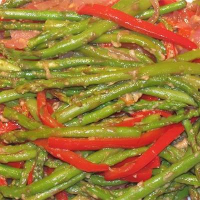 asperges et poivrons rouges au vinaigre balsamique