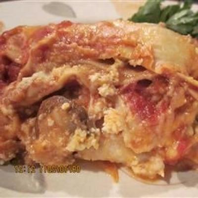 lasagne italienne à la saucisse et aux champignons avec sauce béchamel